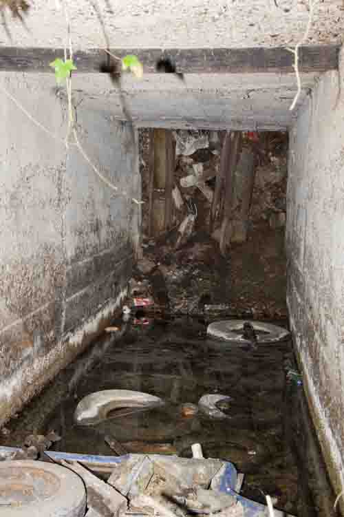 End of tunnel apparently blocked off